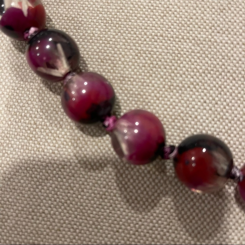 Vintage Lucite Marbled Bead Necklace, Red Black White Clear Multi - Picture 3 of 7